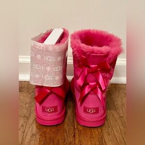 Bailey Bow II Boot UGGS NEVER WORN